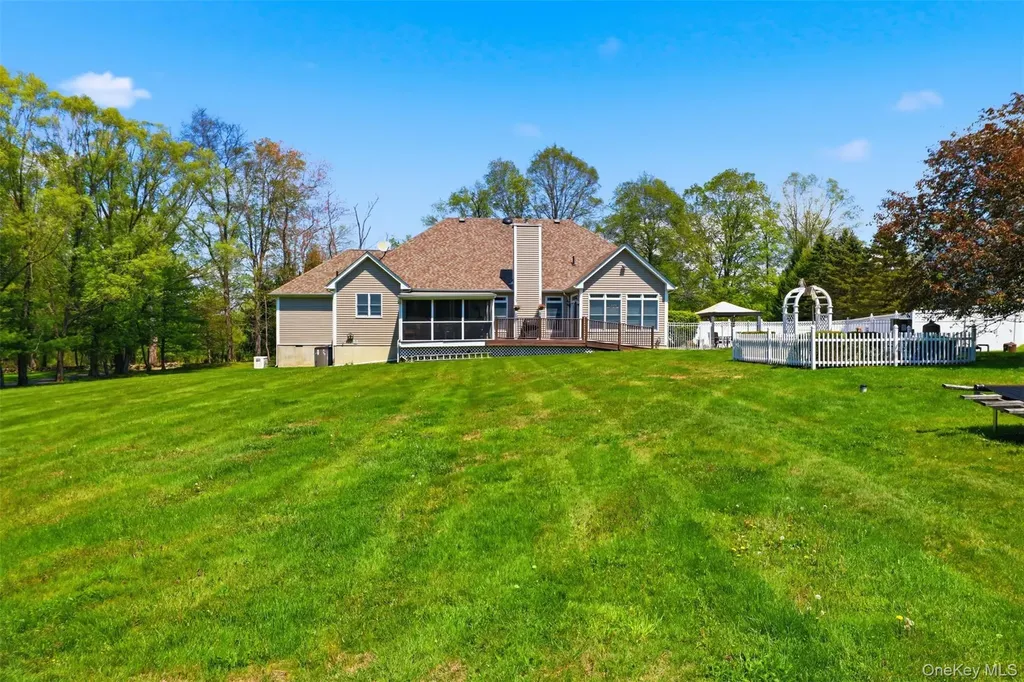 92 Coppergate Lane Warwick NY 10990