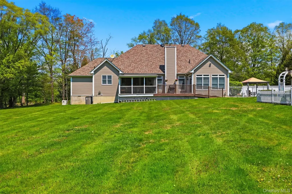 92 Coppergate Lane Warwick NY 10990