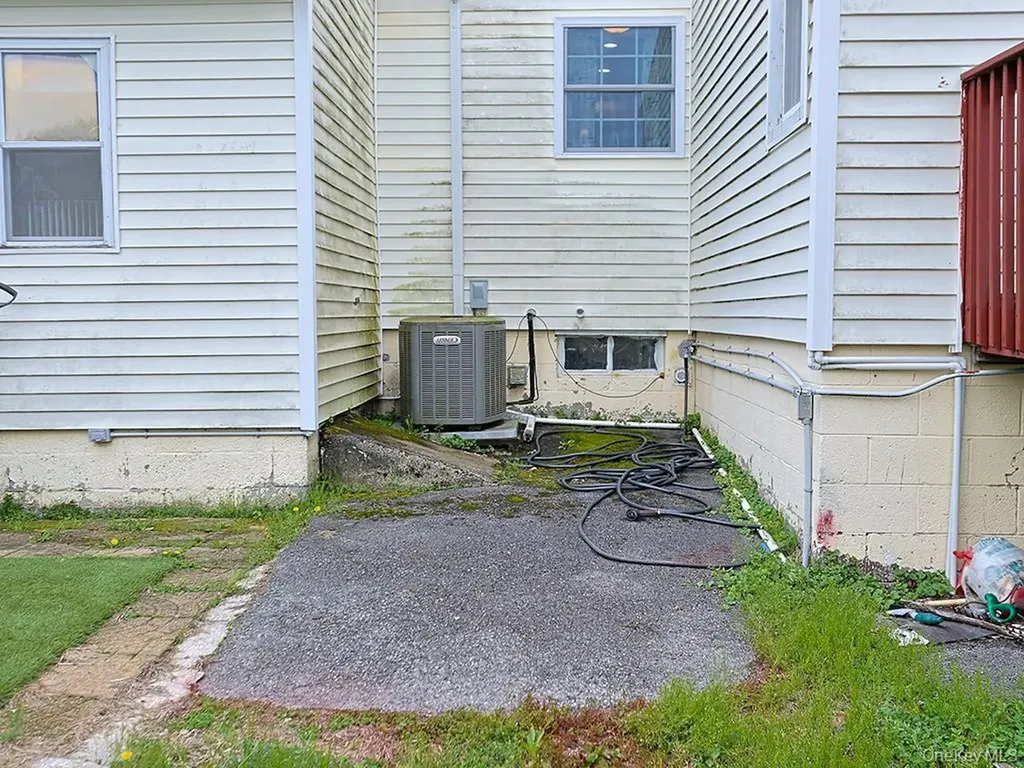 68 Weaver Street Montgomery NY 12549