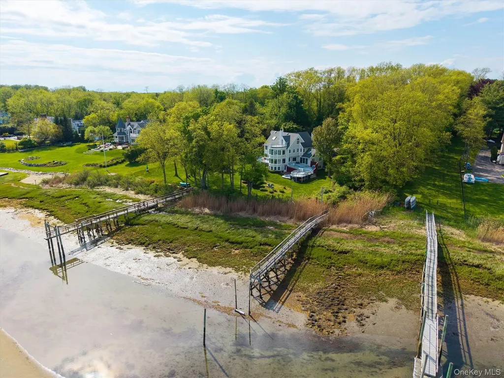 133 Old Field Road Setauket NY 11733