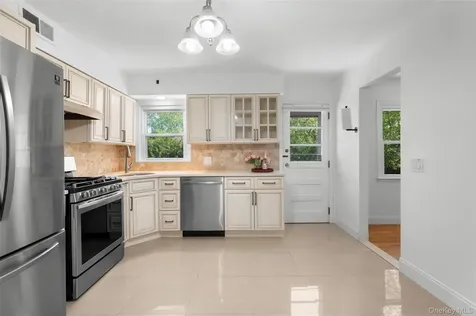 71 Bacon Place Yonkers NY 10710