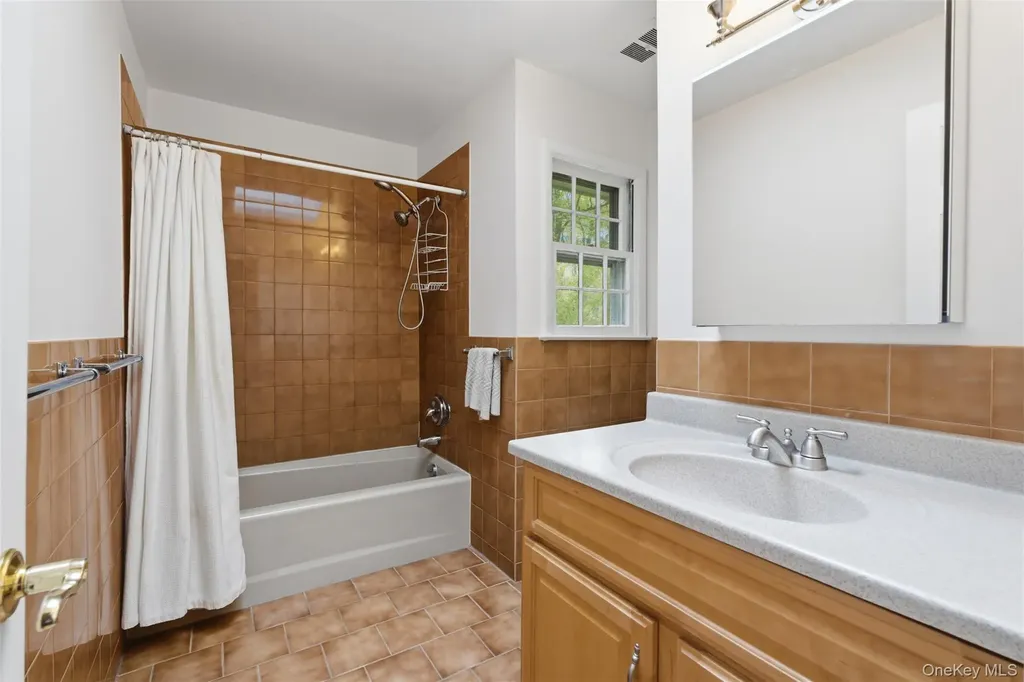 29 E Kinnicutt Road Pound Ridge NY 10576