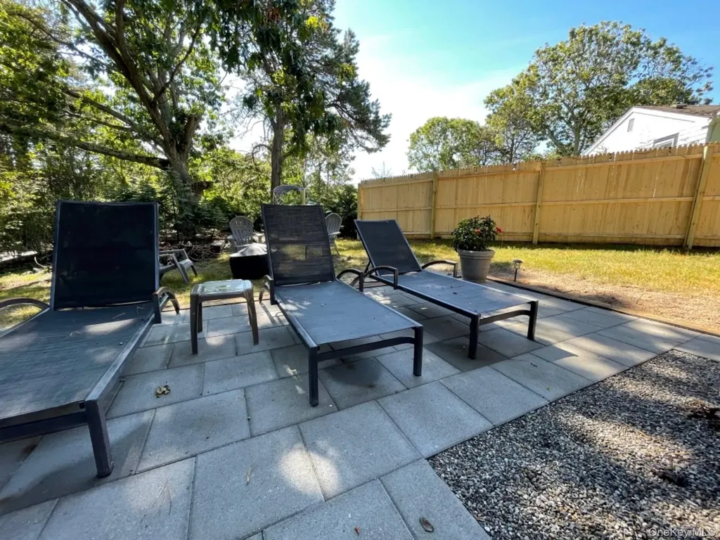 332 Canoe Place Road Southampton NY 11968