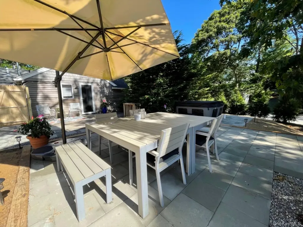 332 Canoe Place Road Southampton NY 11968