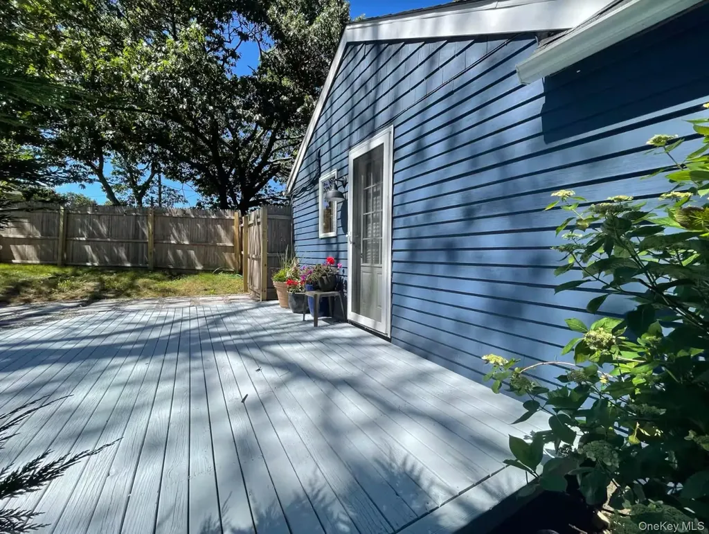 332 Canoe Place Road Southampton NY 11968