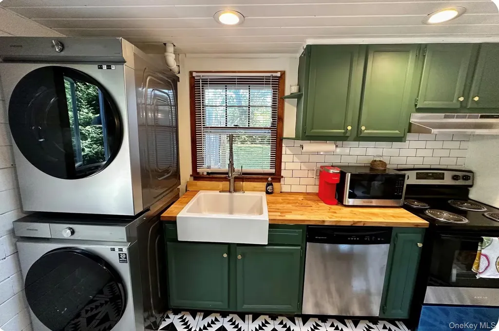 332 Canoe Place Road Southampton NY 11968