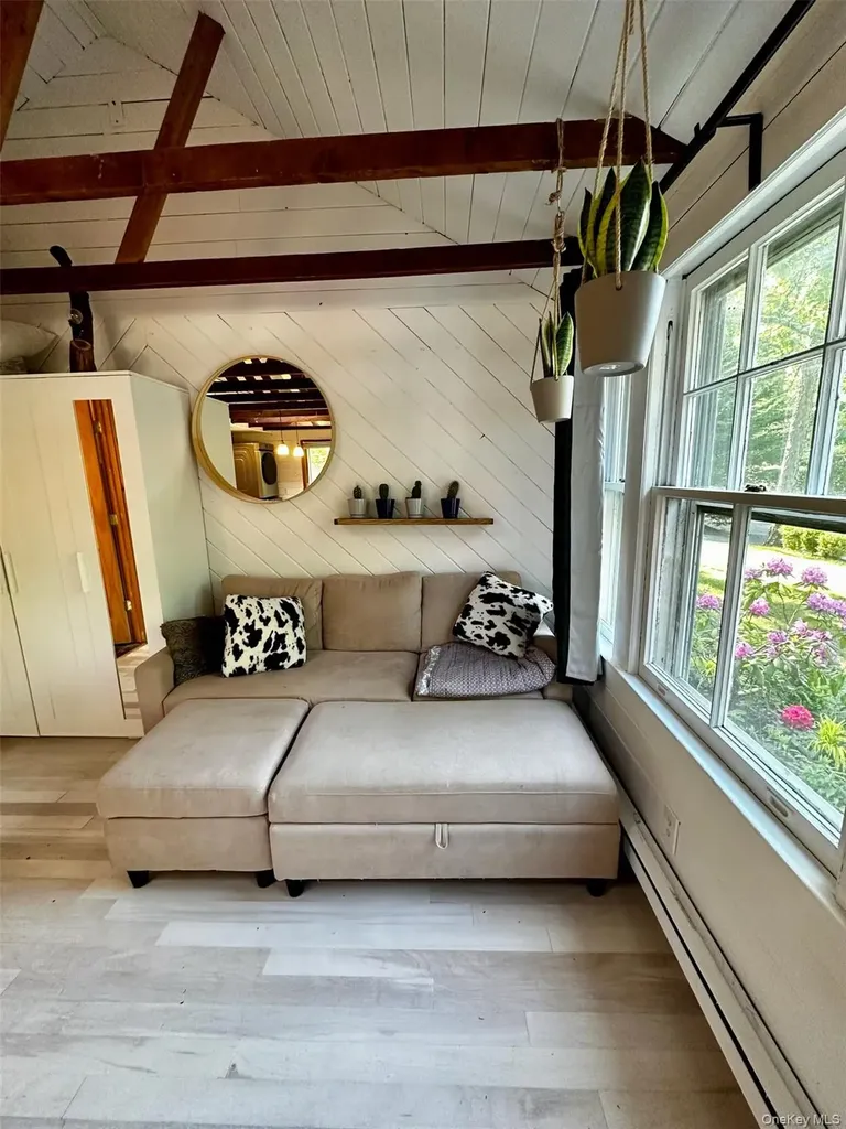332 Canoe Place Road Southampton NY 11968