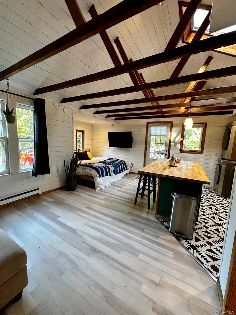 332 Canoe Place Road Southampton NY 11968