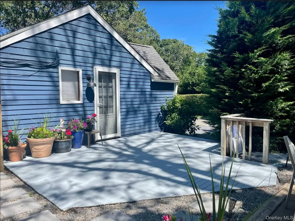 332 Canoe Place Road Southampton NY 11968