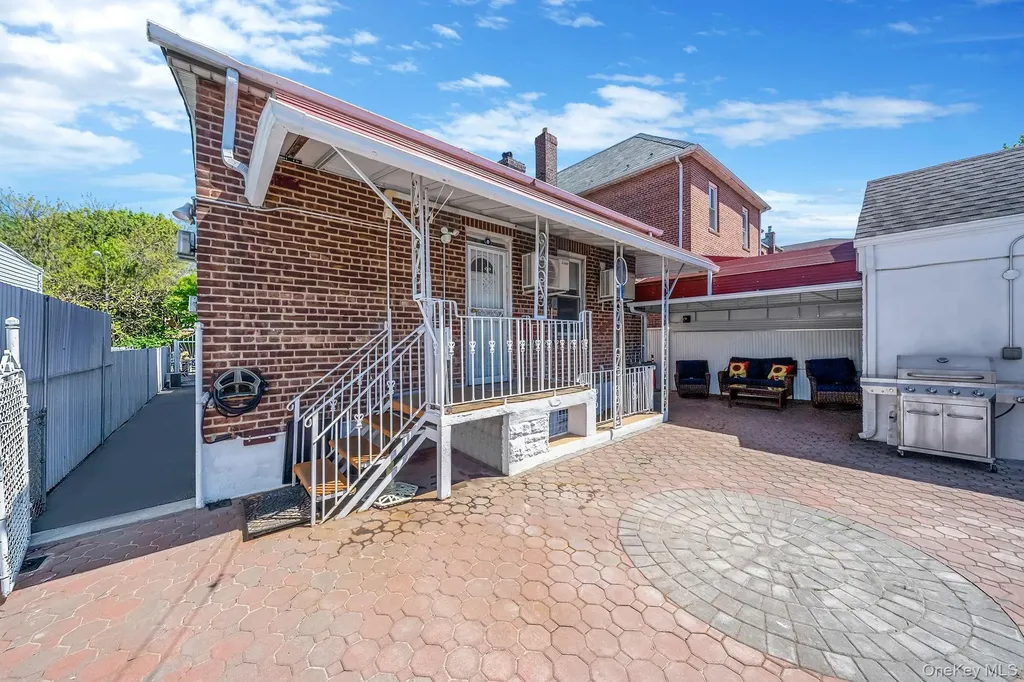 51-78 72nd Place Maspeth NY 11377