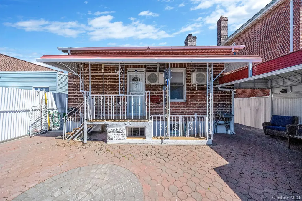 51-78 72nd Place Maspeth NY 11377