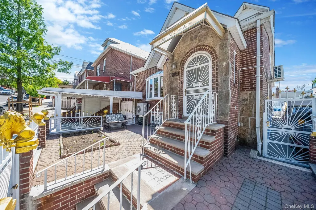 51-78 72nd Place Maspeth NY 11377