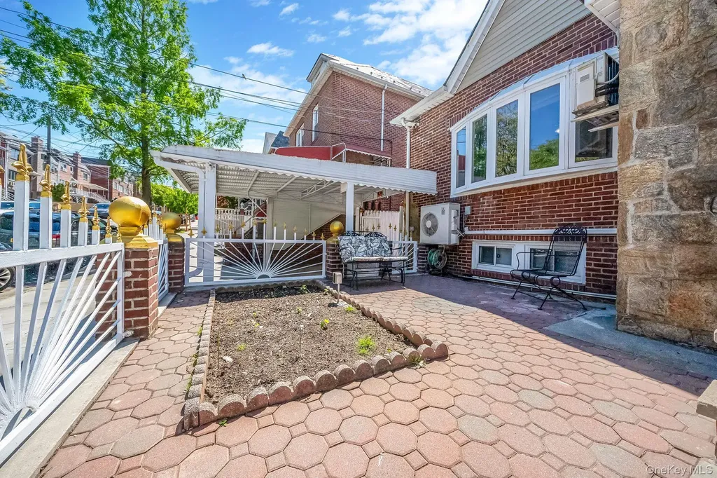 51-78 72nd Place Maspeth NY 11377