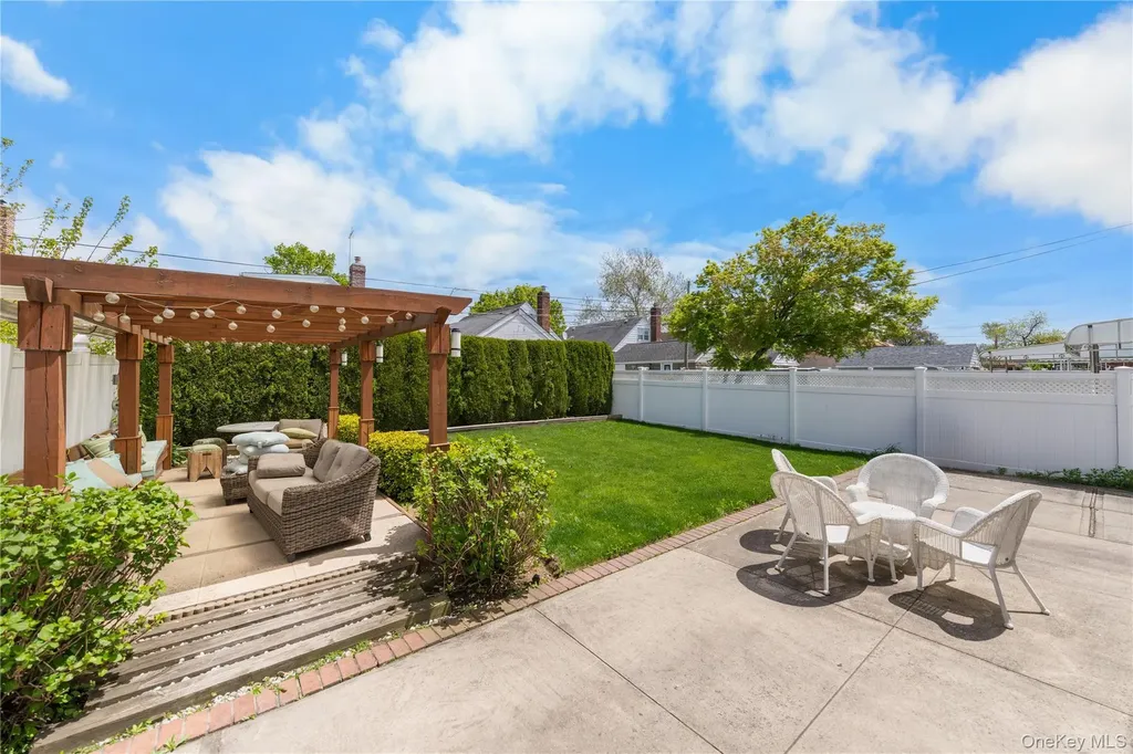 8015 250th Street Bellerose NY 11426