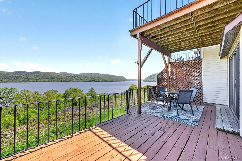 721 Hewitt Lane New Windsor NY 12553