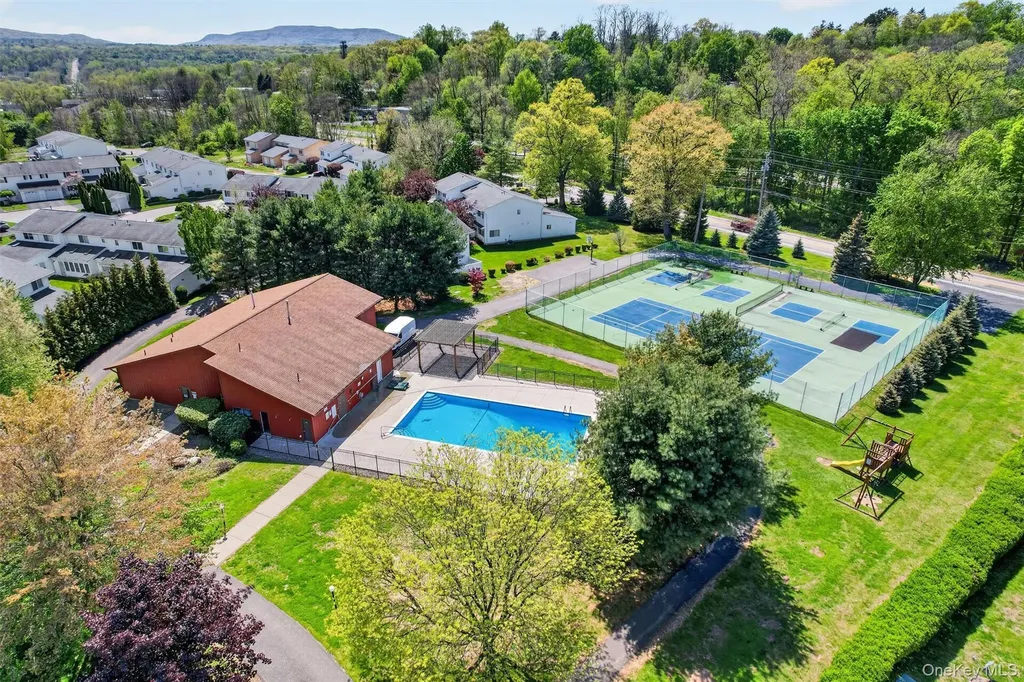 721 Hewitt Lane New Windsor NY 12553