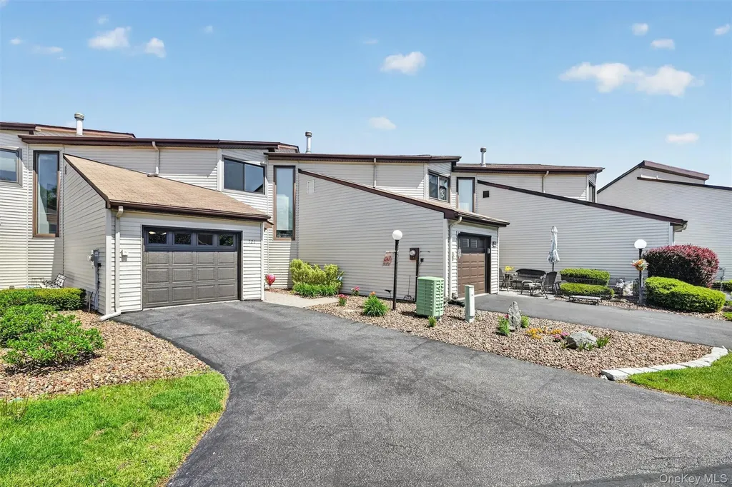 721 Hewitt Lane New Windsor NY 12553