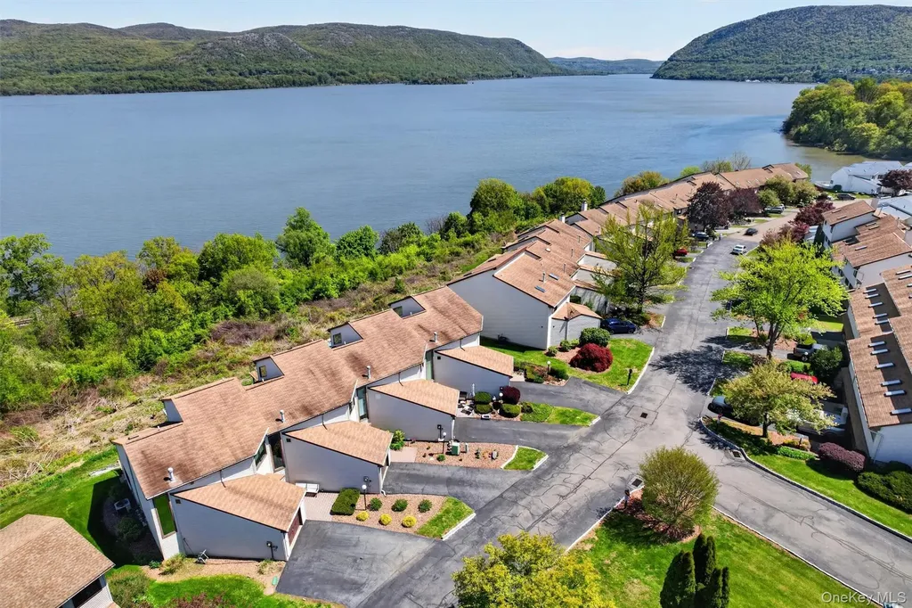 721 Hewitt Lane New Windsor NY 12553