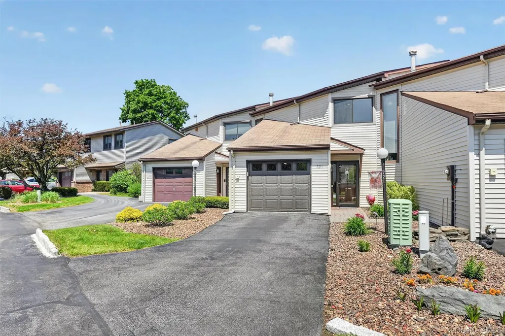 721 Hewitt Lane New Windsor NY 12553