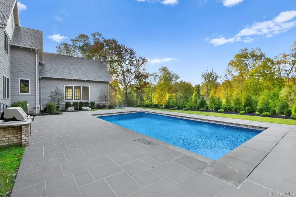 2 Barry Court Bedford NY 10536