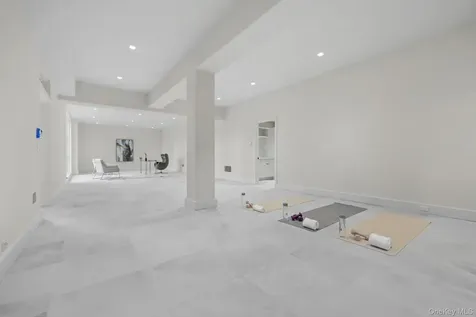 2 Barry Court Bedford NY 10536