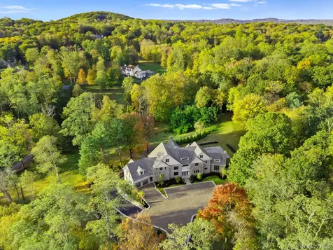 2 Barry Court Bedford NY 10536
