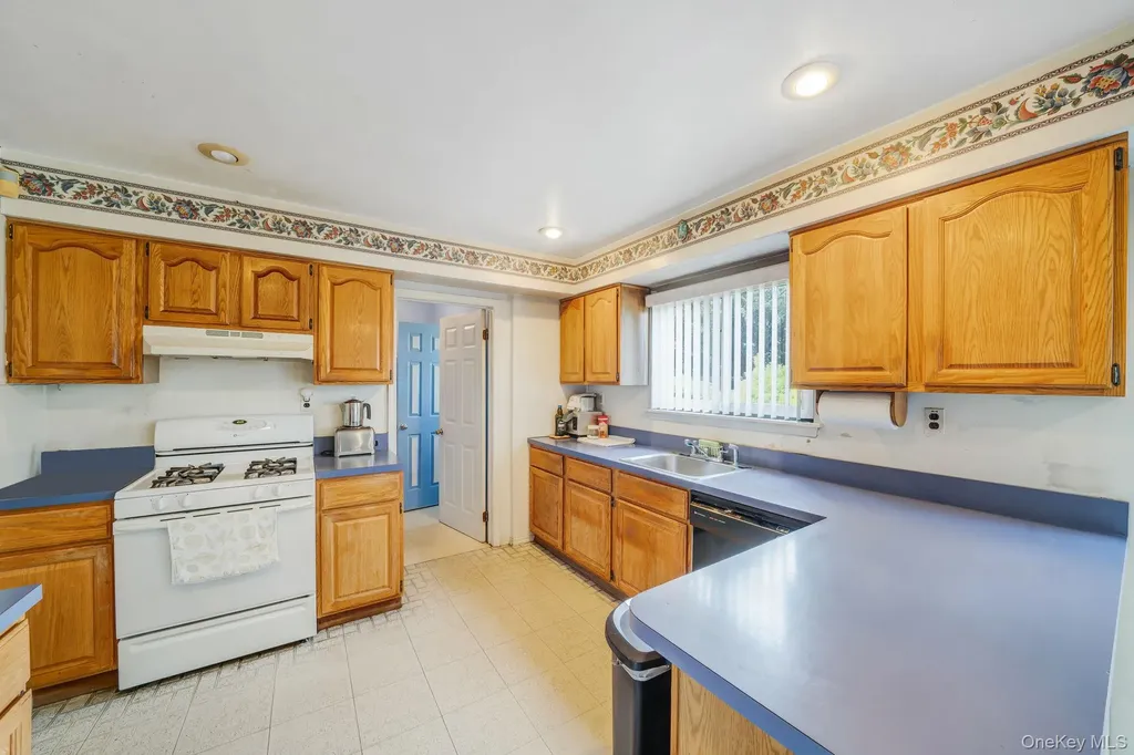75 2nd Place Central Islip NY 11722