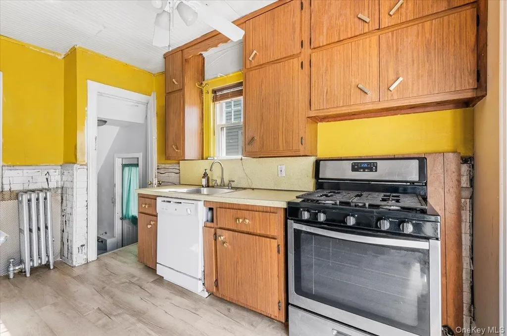 93-22 245th Street Floral Park NY 11001