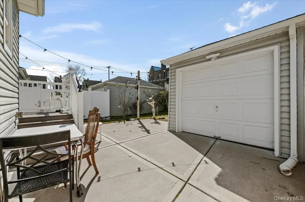 93-22 245th Street Floral Park NY 11001