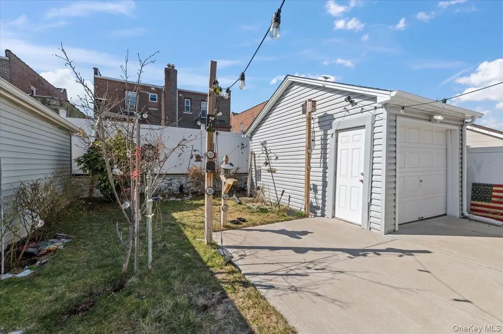 93-22 245th Street Floral Park NY 11001