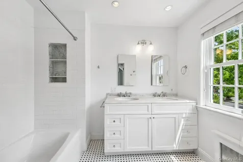 24 Homer Avenue Larchmont NY 10538