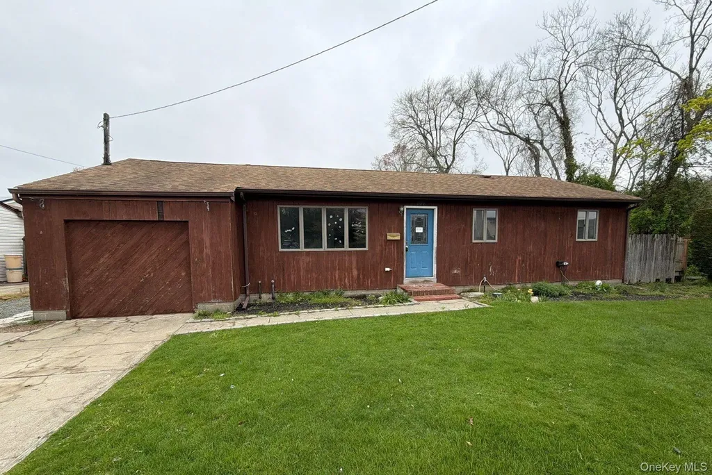 209 Moffitt Boulevard Islip NY 11751