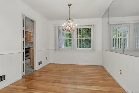 24 Bradford Avenue Harrison NY 10528