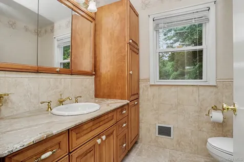 24 Bradford Avenue Harrison NY 10528