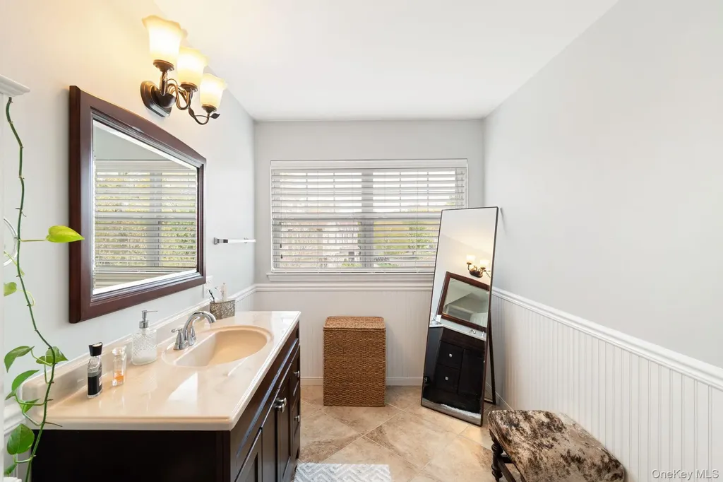 29 Daremy Circle Medford NY 11763