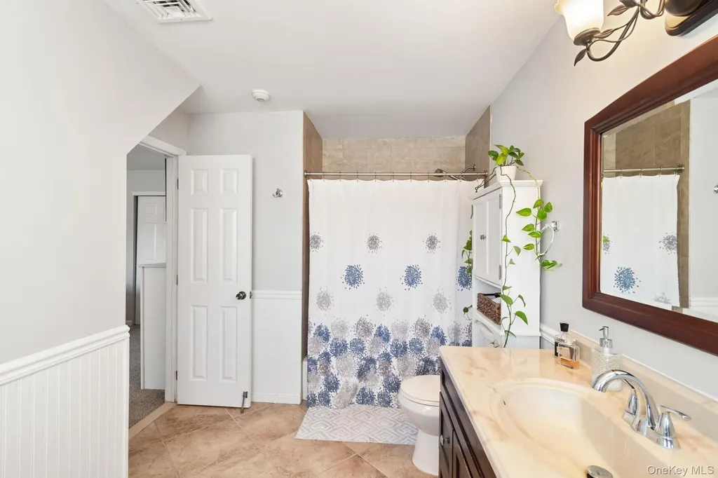 29 Daremy Circle Medford NY 11763