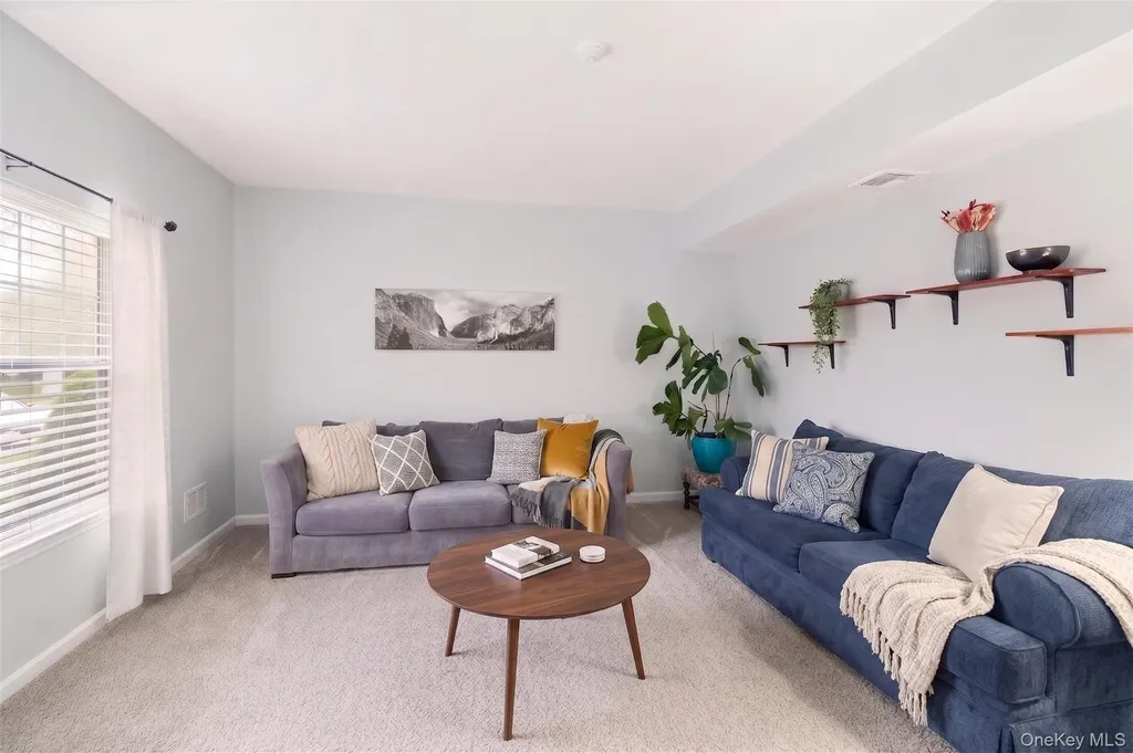 29 Daremy Circle Medford NY 11763