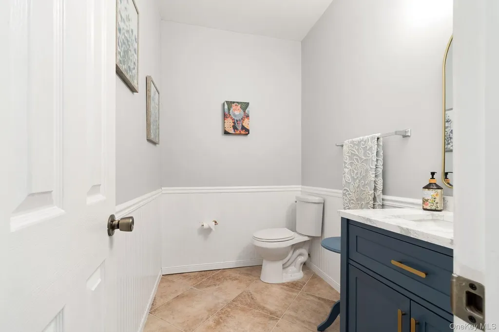 29 Daremy Circle Medford NY 11763