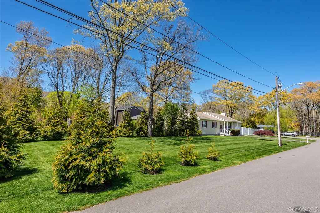 405 Puritan Drive Yaphank NY 11967