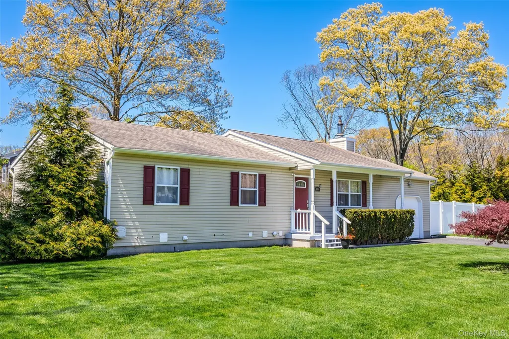 405 Puritan Drive Yaphank NY 11967