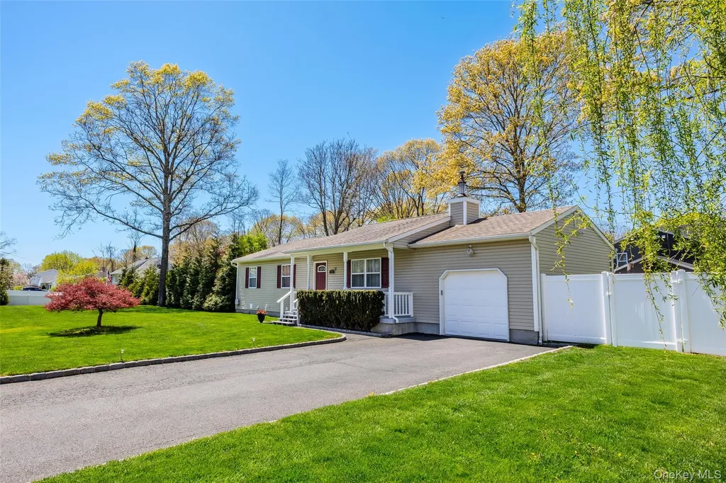 405 Puritan Drive Yaphank NY 11967