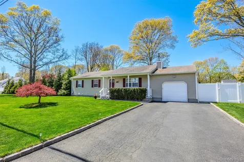 405 Puritan Drive Yaphank NY 11967