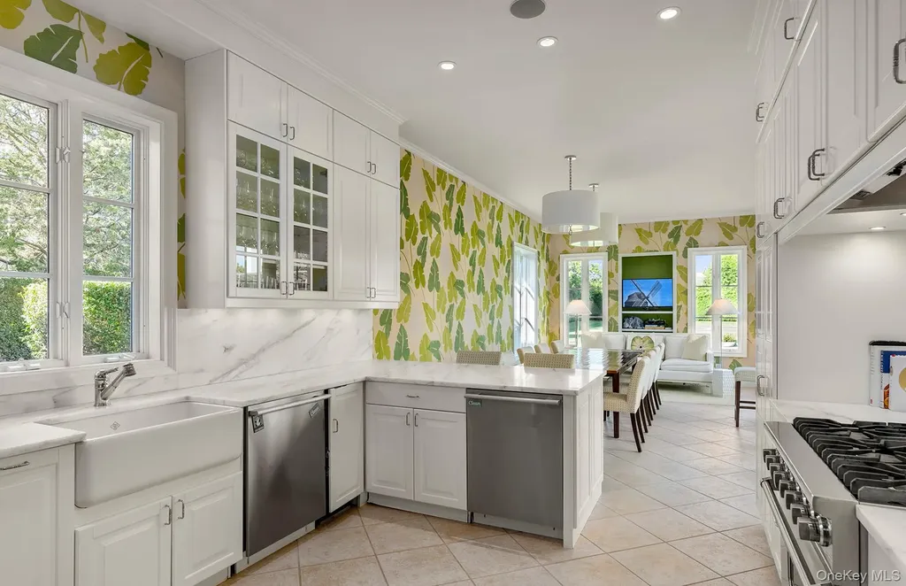 210 Downs Path Southampton NY 11968