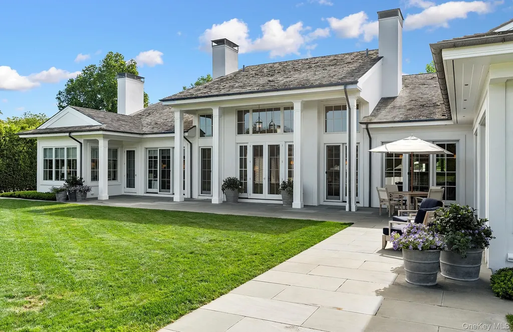 210 Downs Path Southampton NY 11968