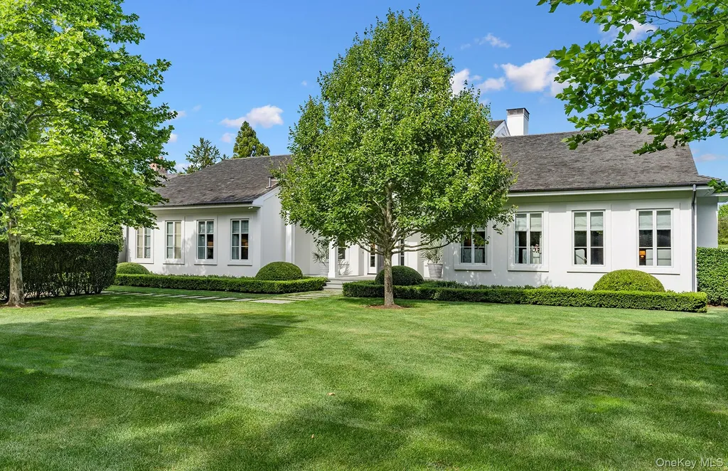 210 Downs Path Southampton NY 11968