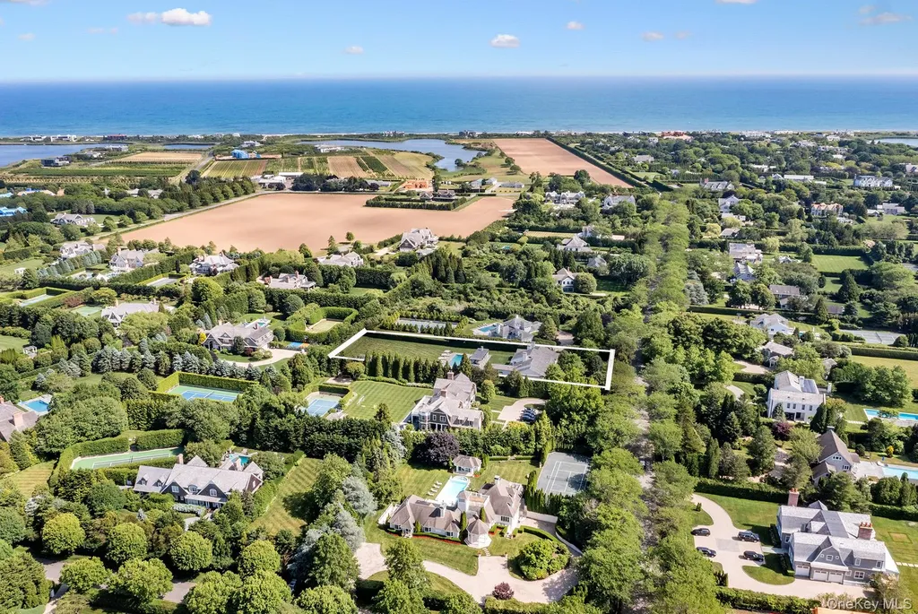 210 Downs Path Southampton NY 11968