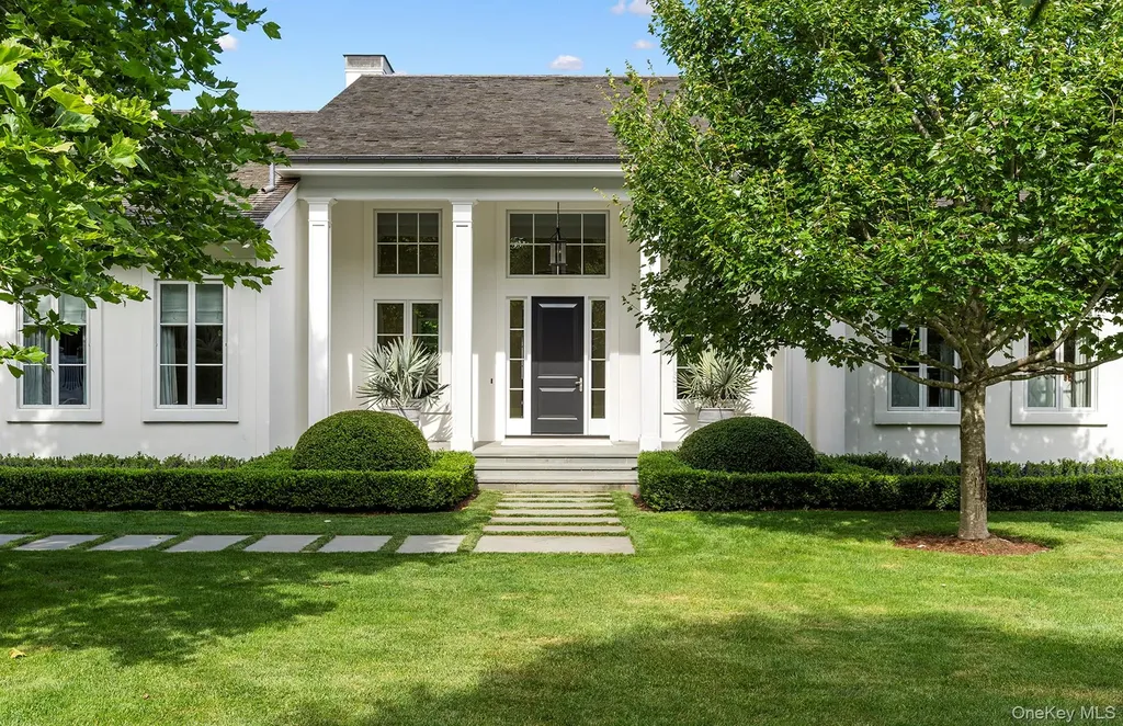210 Downs Path Southampton NY 11968