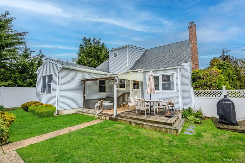 25 E Shore Drive Massapequa NY 11758