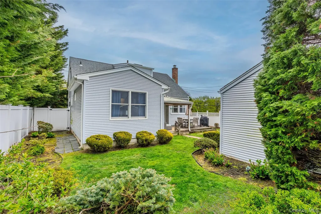 25 E Shore Drive Massapequa NY 11758