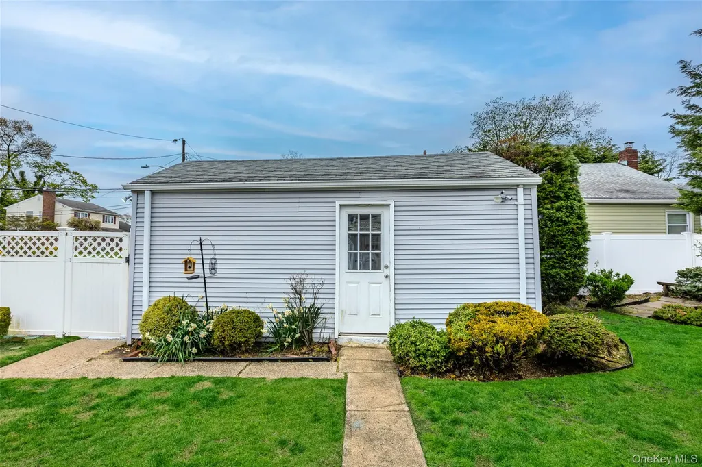 25 E Shore Drive Massapequa NY 11758